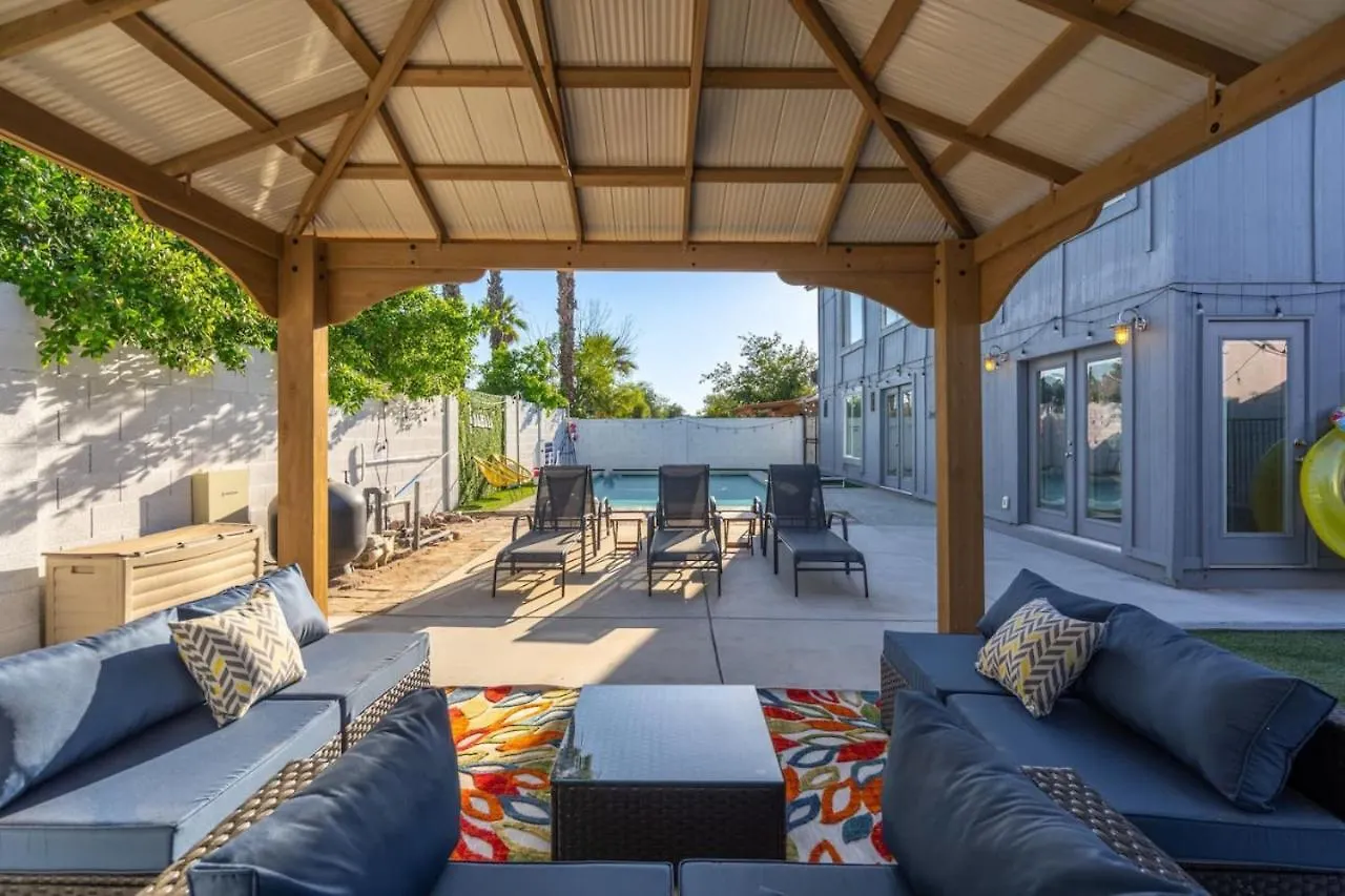 Extravagant Phoenix Retreat Pool Gazebo Heatedpool 0*,