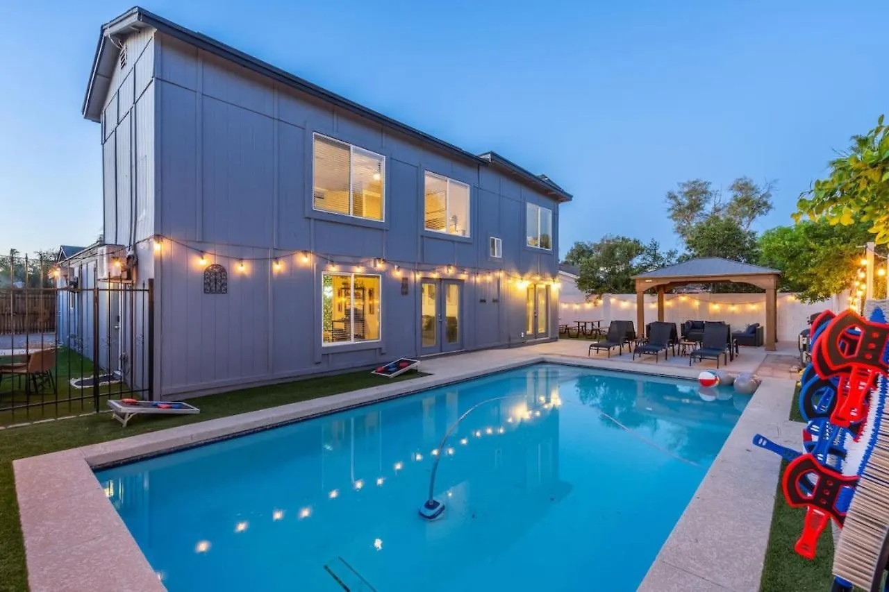 Extravagant Phoenix Retreat Pool Gazebo Heatedpool Lejlighed