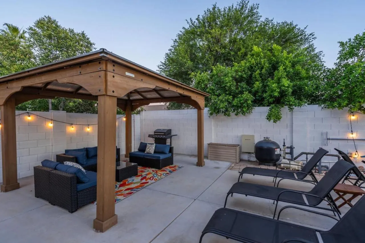 Extravagant Phoenix Retreat Pool Gazebo Heatedpool 0*,